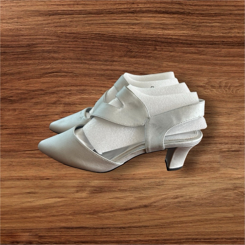 Easy Street Shiny Silver Heels Open Back 8.5 W‎ NEW Zipper Pointed Toes